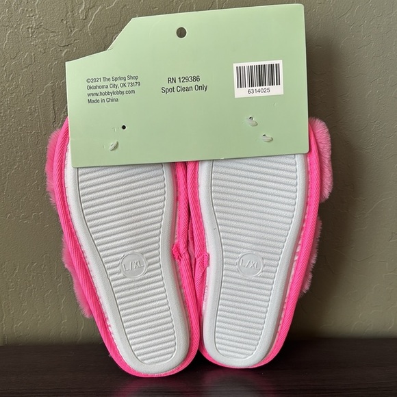 Pink Fuzzy Fluffy Girlie Slippers Size Adult L/XL NWT - Picture 4 of 4